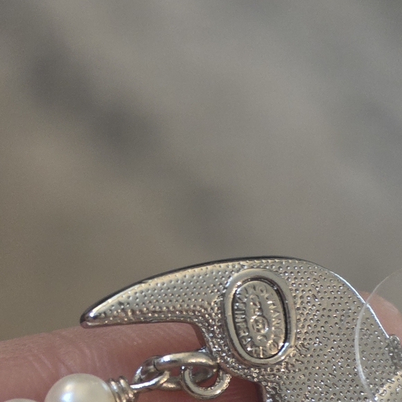 CHANEL Silver and Pearl Star Dangle Earrings - Picture 9 of 10